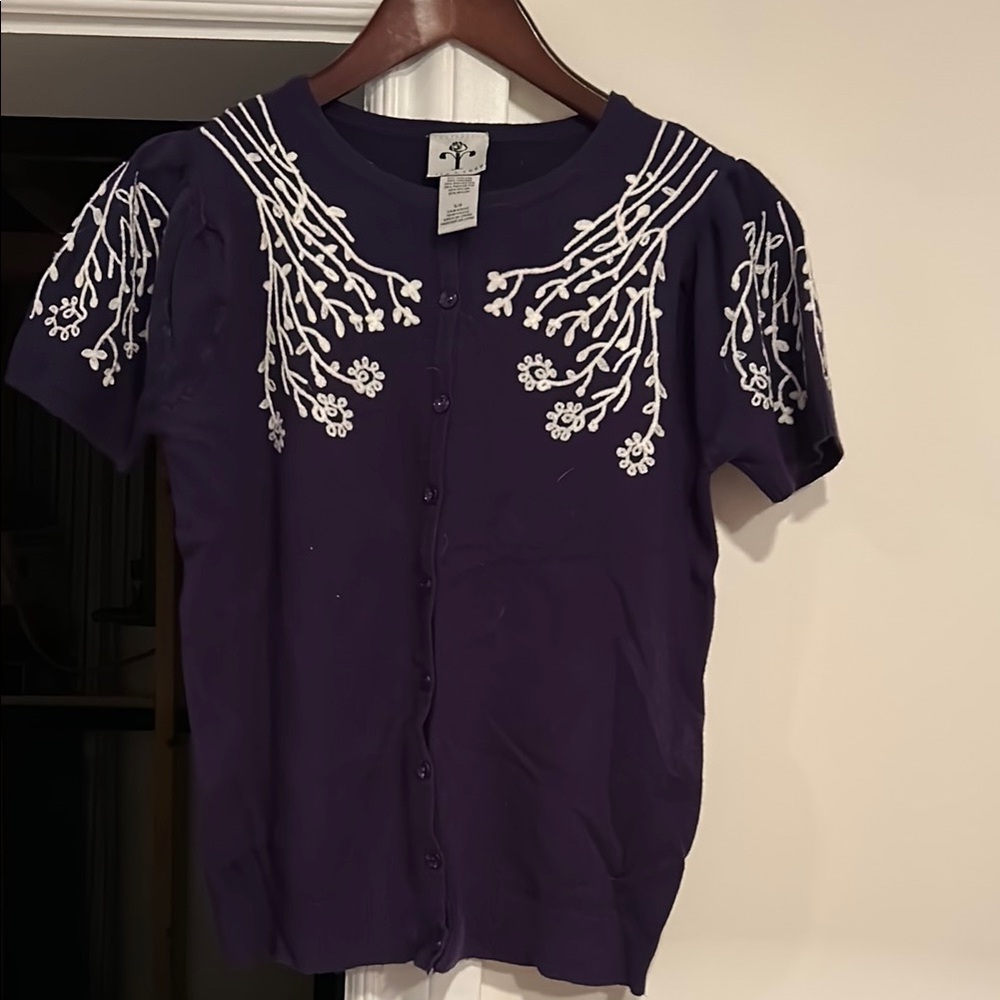 White and Blue short sleeve Cardigan with Knit Fabric and embroidered Design